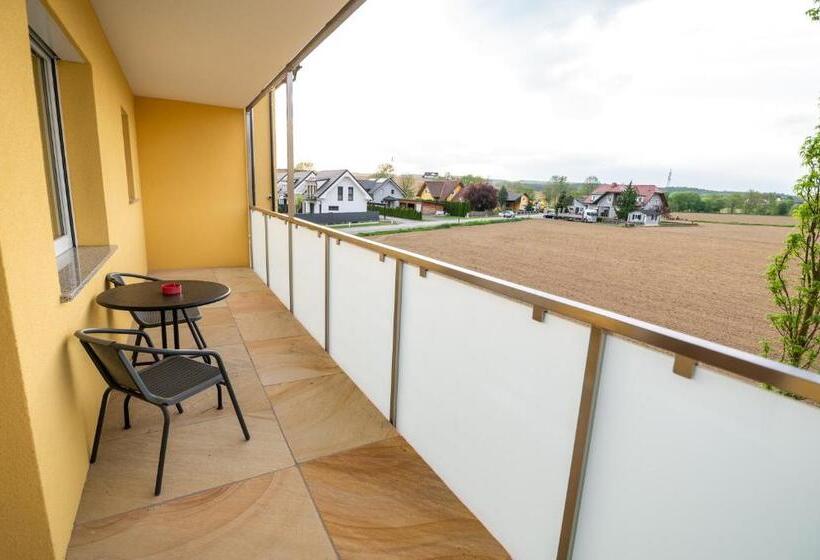 Deluxe 3 Pers. Værelse, Vulkan Residenz Hotel   Self Check In