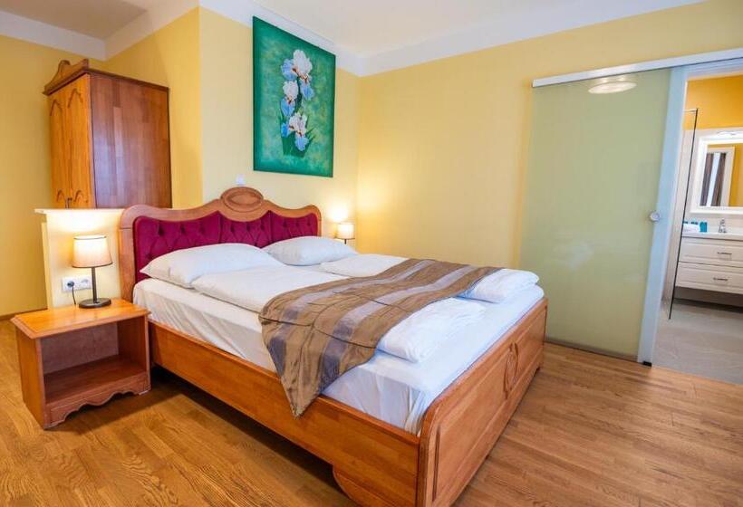 Deluxe 3 Pers. Værelse, Vulkan Residenz Hotel   Self Check In