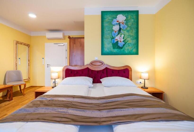 Deluxe 3 Pers. Værelse, Vulkan Residenz Hotel   Self Check In