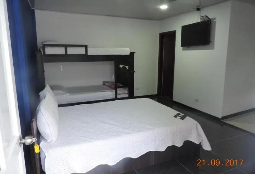 スタンダード４人部屋, Villa Sarie Bay