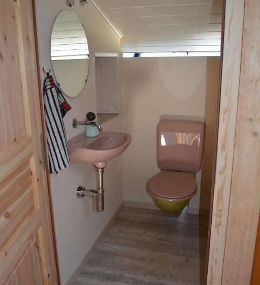 패밀리 룸 공용 욕실, Hof Tschannen