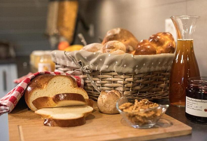 패밀리 룸 공용 욕실, Hof Tschannen