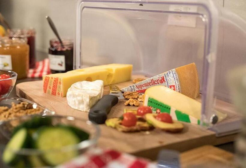 스탠다드 트리픔 룸 공동욕실, Hof Tschannen