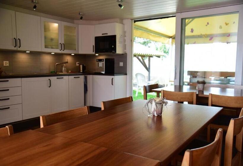 스탠다드 트리픔 룸 공동욕실, Hof Tschannen