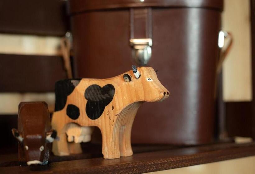 스탠다드 트리픔 룸 공동욕실, Hof Tschannen