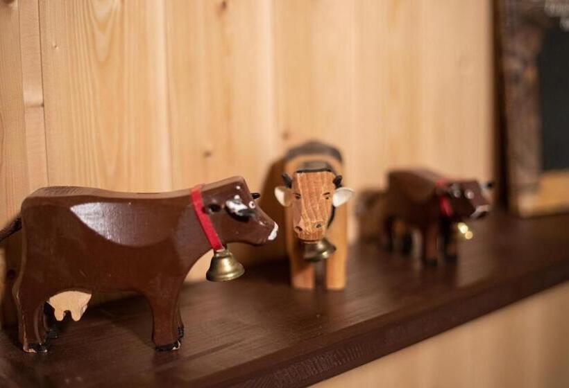 스탠다드 트리픔 룸 공동욕실, Hof Tschannen