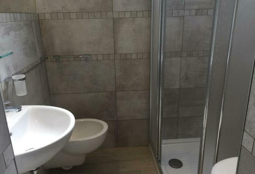 Quarto Triplo Estandar, Monti