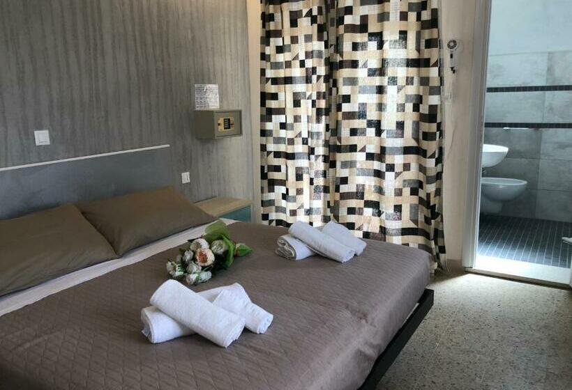 Quarto Triplo Estandar, Monti