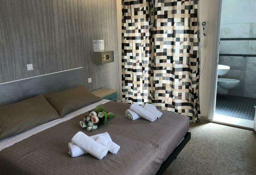 Quarto Triplo Estandar, Monti