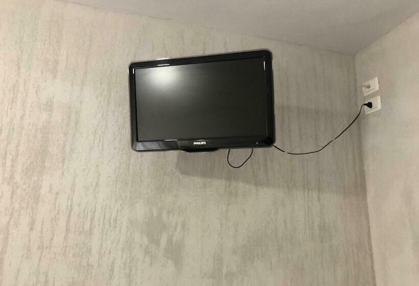 Quarto Triplo Estandar, Monti