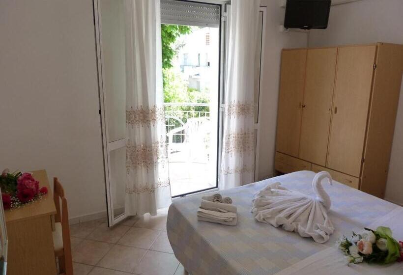 Quarto Estandar Individual, Monti