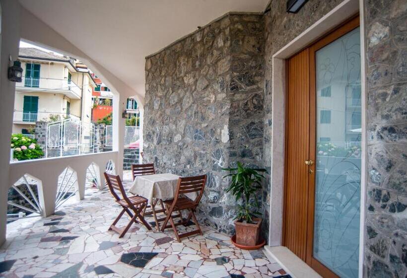 豪华三人间, Villa Mori