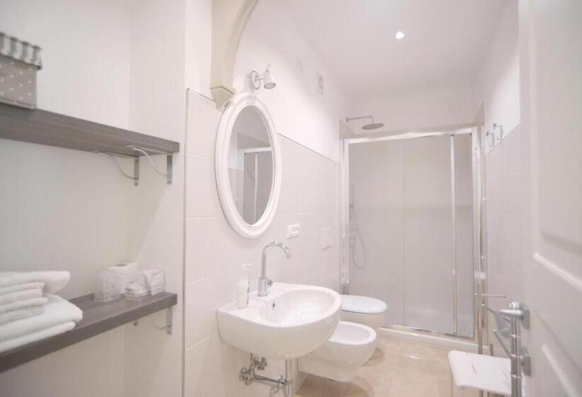 豪华三人间, Villa Mori