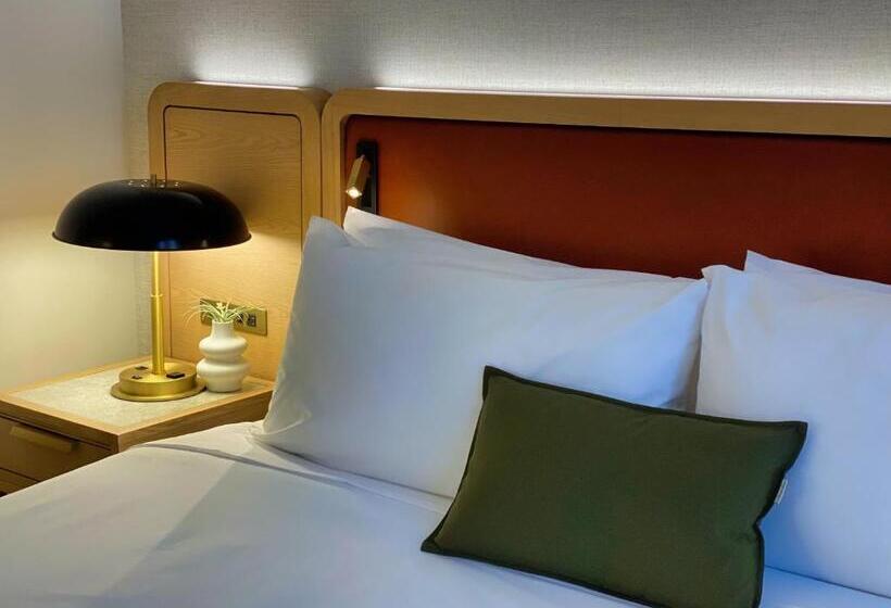 行政房间, Aura Times Square