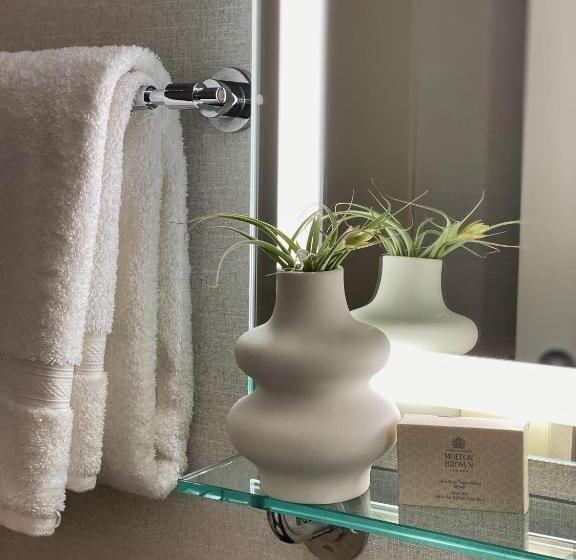 套房, Aura Times Square