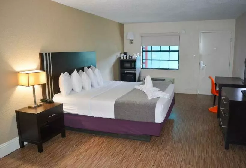 اتاق سوپریور با چشم‌انداز استخر, Avanti International Resort