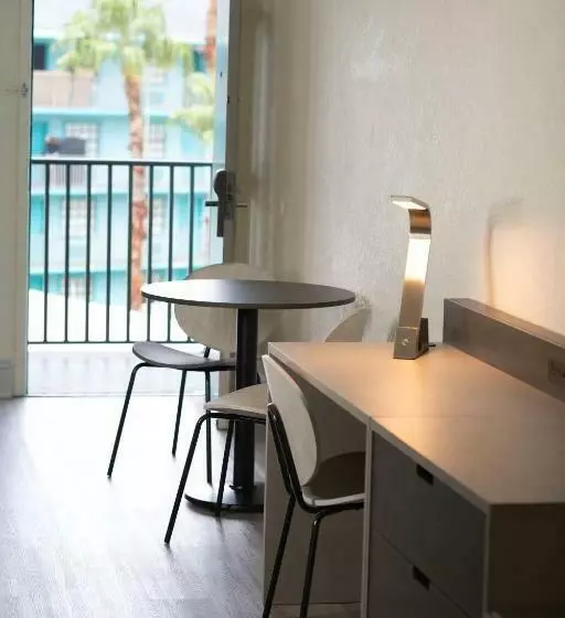 سوئیت پریمیوم, Avanti International Resort