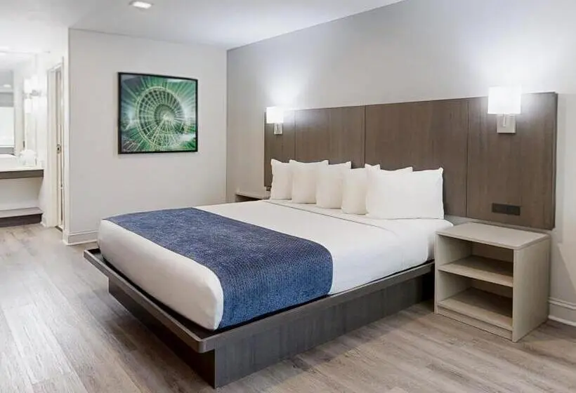 اتاق سوپریور با چشم‌انداز استخر, Avanti International Resort