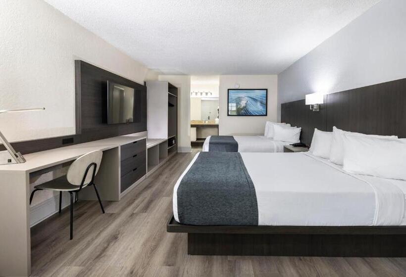 اتاق سوپریور با چشم‌انداز استخر, Avanti International Resort