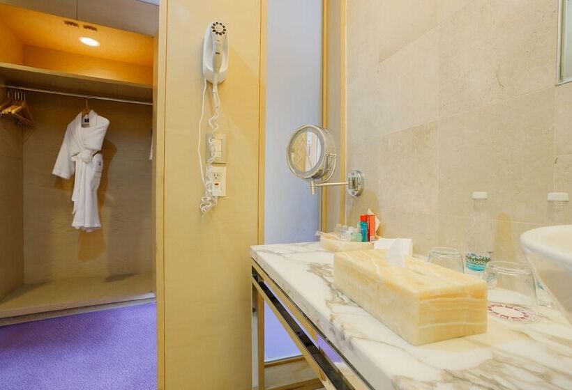 سوییت جونیور, Camino Real Santa Fe