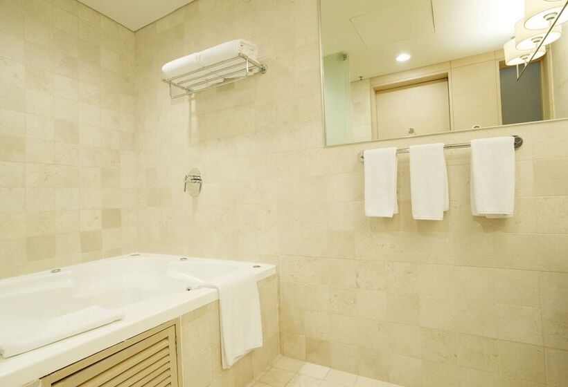 سوییت جونیور, Camino Real Santa Fe