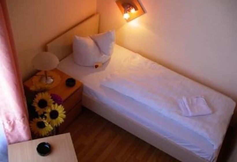 غرفة قياسية فردية, Garni Djaran