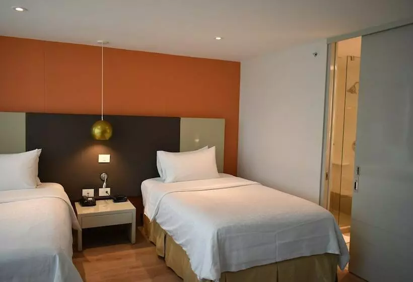 سوییت, Holiday Inn Express & Suites Medellin, An Ihg