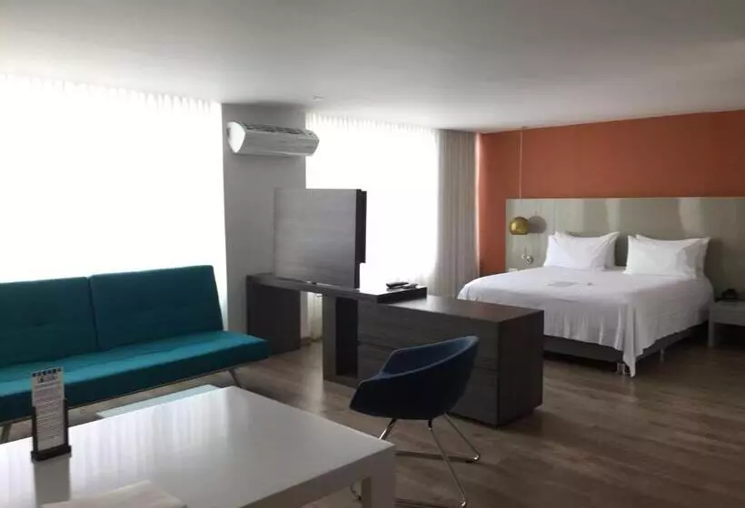 سوئیت برای معلولان, Holiday Inn Express & Suites Medellin, An Ihg