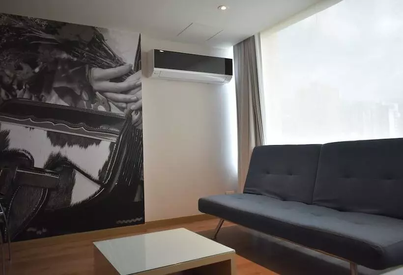 سوییت, Holiday Inn Express & Suites Medellin, An Ihg