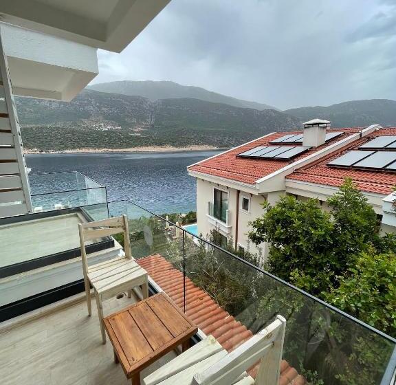 חדר סטנדרט לשלושה, Korsanada