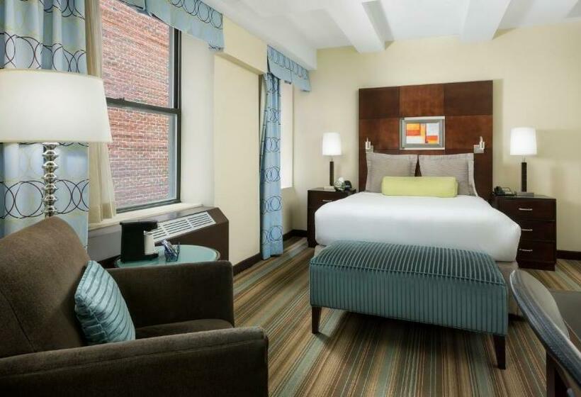 行政房间, Aura Times Square