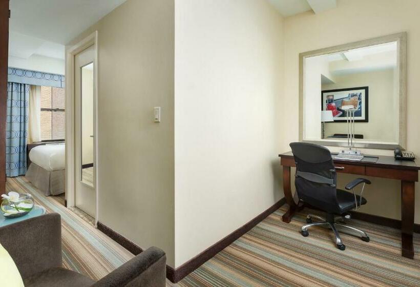 套房, Aura Times Square