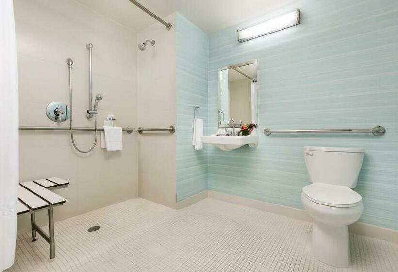 适合残疾人使用的标准间, Aura Times Square