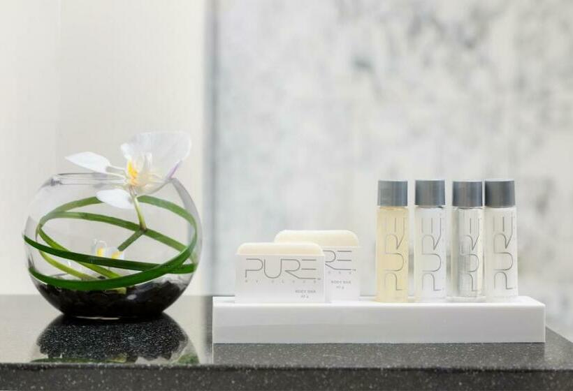 适合残疾人使用的标准间, Aura Times Square