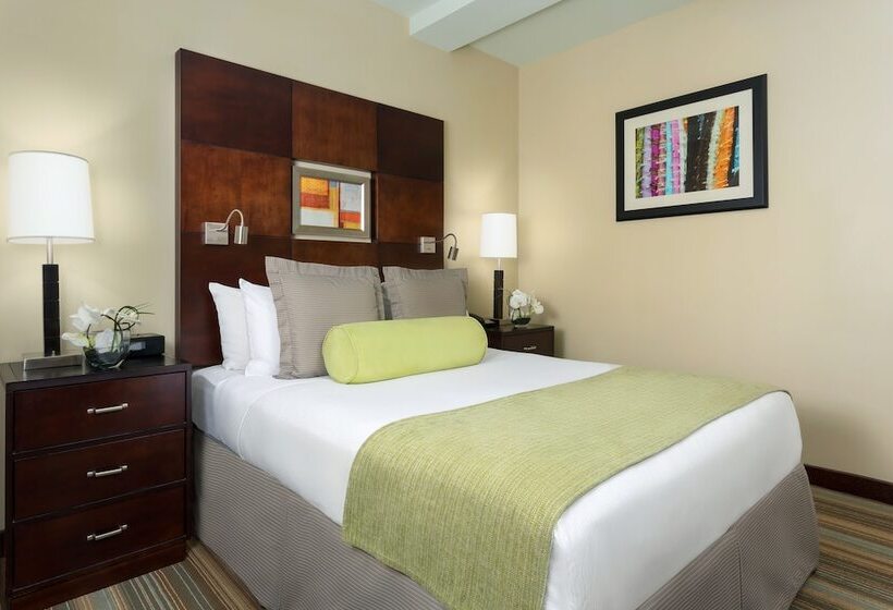 高级大房间, Aura Times Square