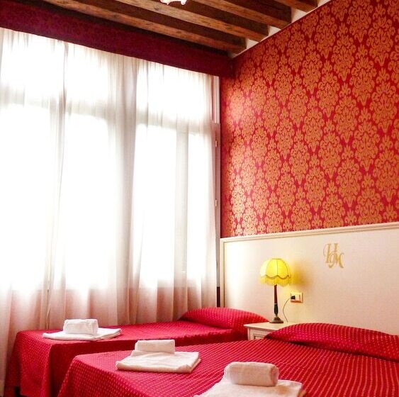 Standard Quadruple Room, Messner