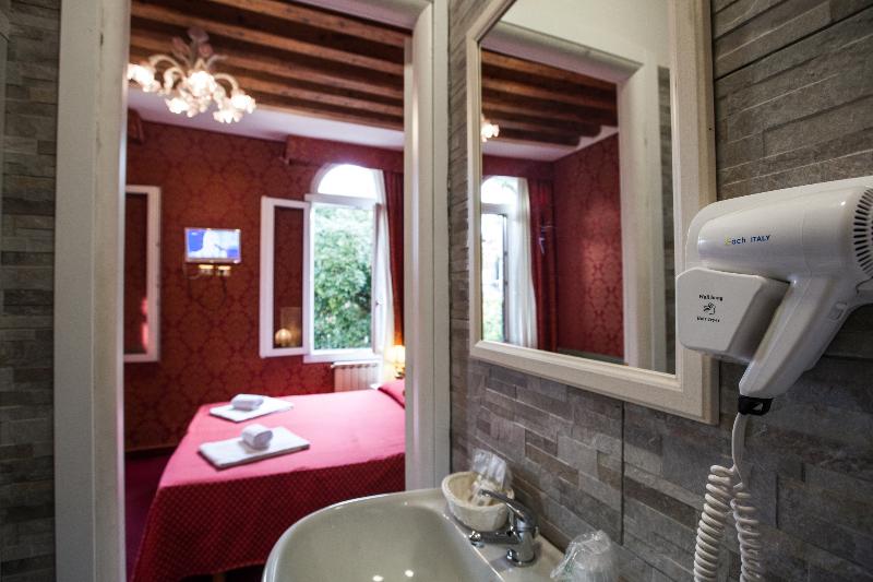 Classic Quadruple Occupancy Room, Messner