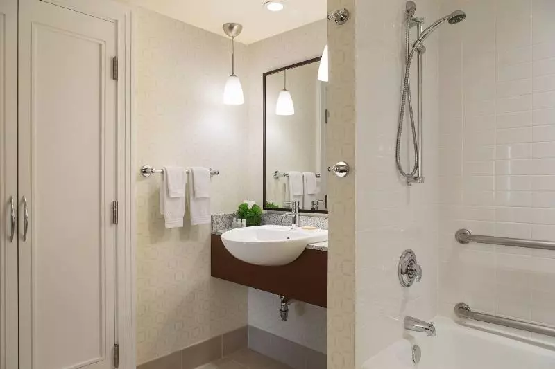 اتاق استاندارد برای معلولان, Renaissance Boston Seaport