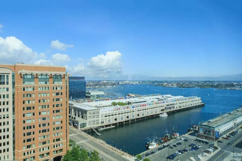 سوئیت اجرایی با تخت کینگ, Renaissance Boston Seaport
