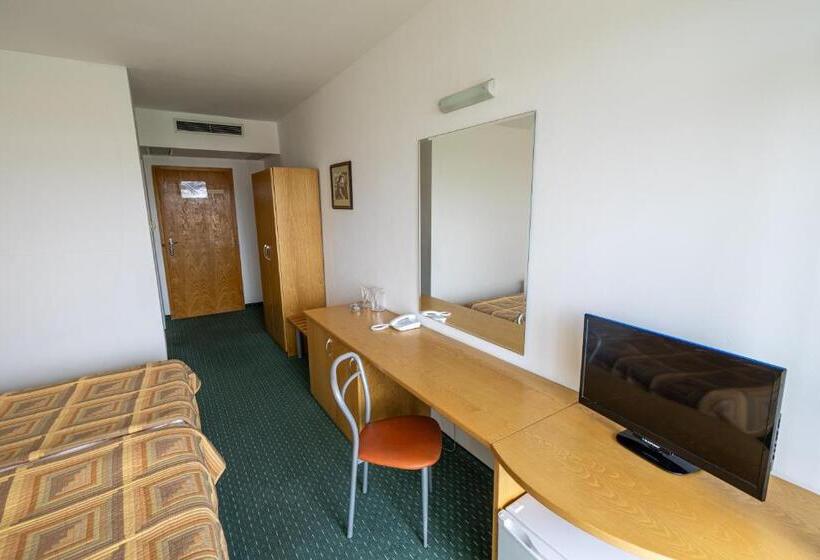 수피리어 룸, Slavyanski