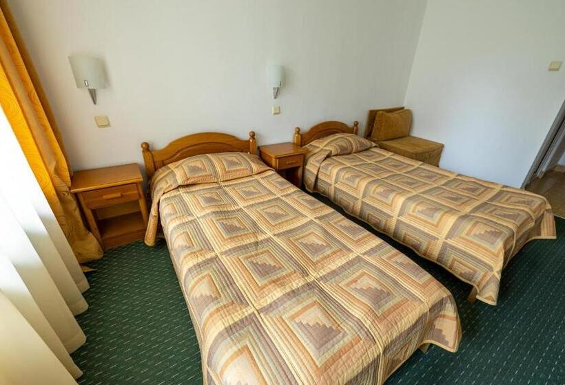 이코노미 룸, Slavyanski