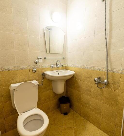 이코노미 룸, Slavyanski