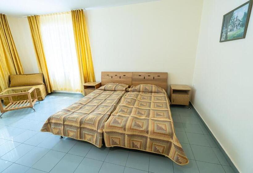 2 Bedroom Suite with Balcony, Slavyanski
