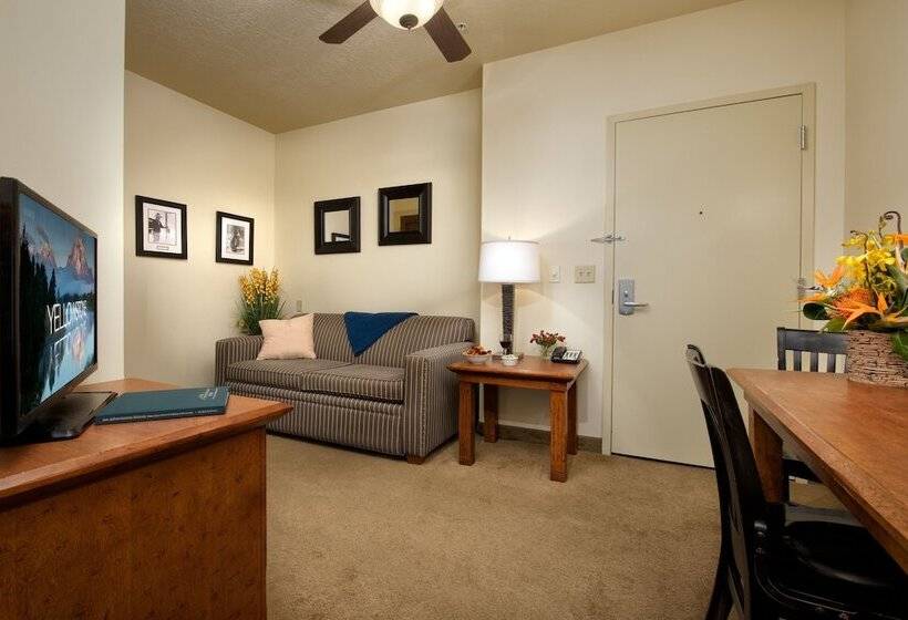 جناح, The Rockwell Inn