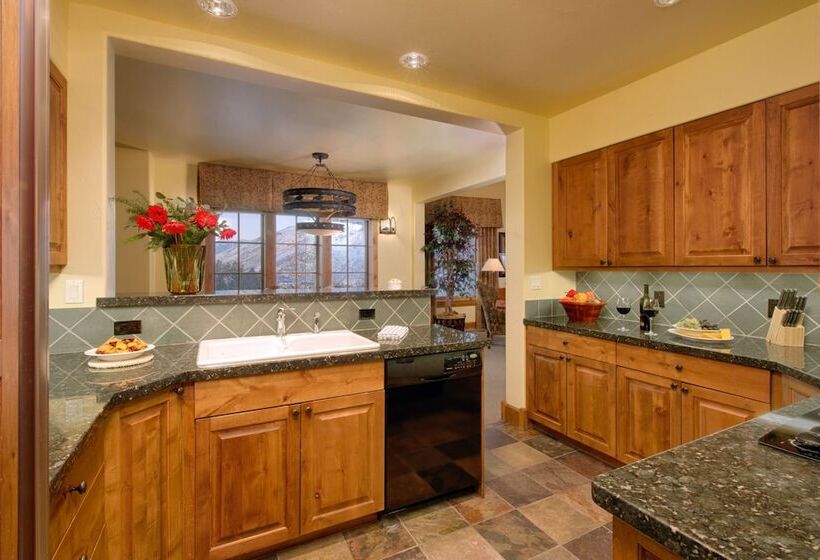 غرفة قياسية داخلية, The Rockwell Inn