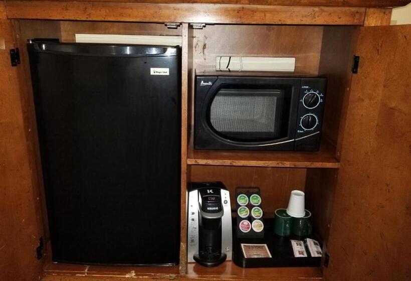 جناح, The Rockwell Inn