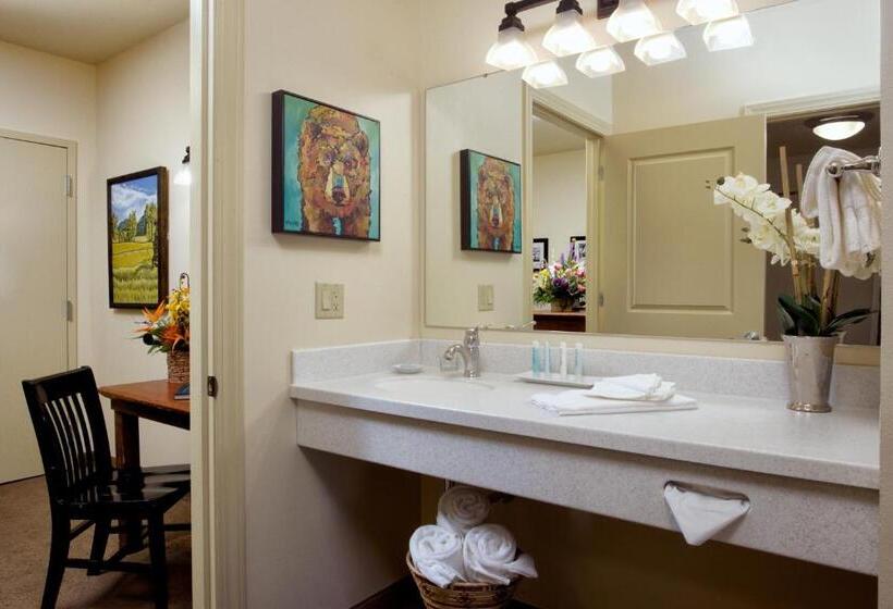 جناح, The Rockwell Inn