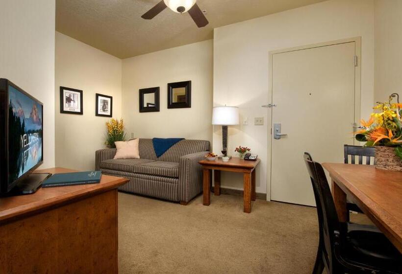 جناح, The Rockwell Inn