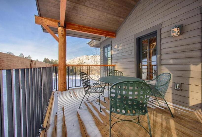 إستوديو قياسى ذو إطلالة, The Rockwell Inn