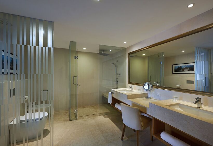 جناح, The Taaras Beach & Spa Resort